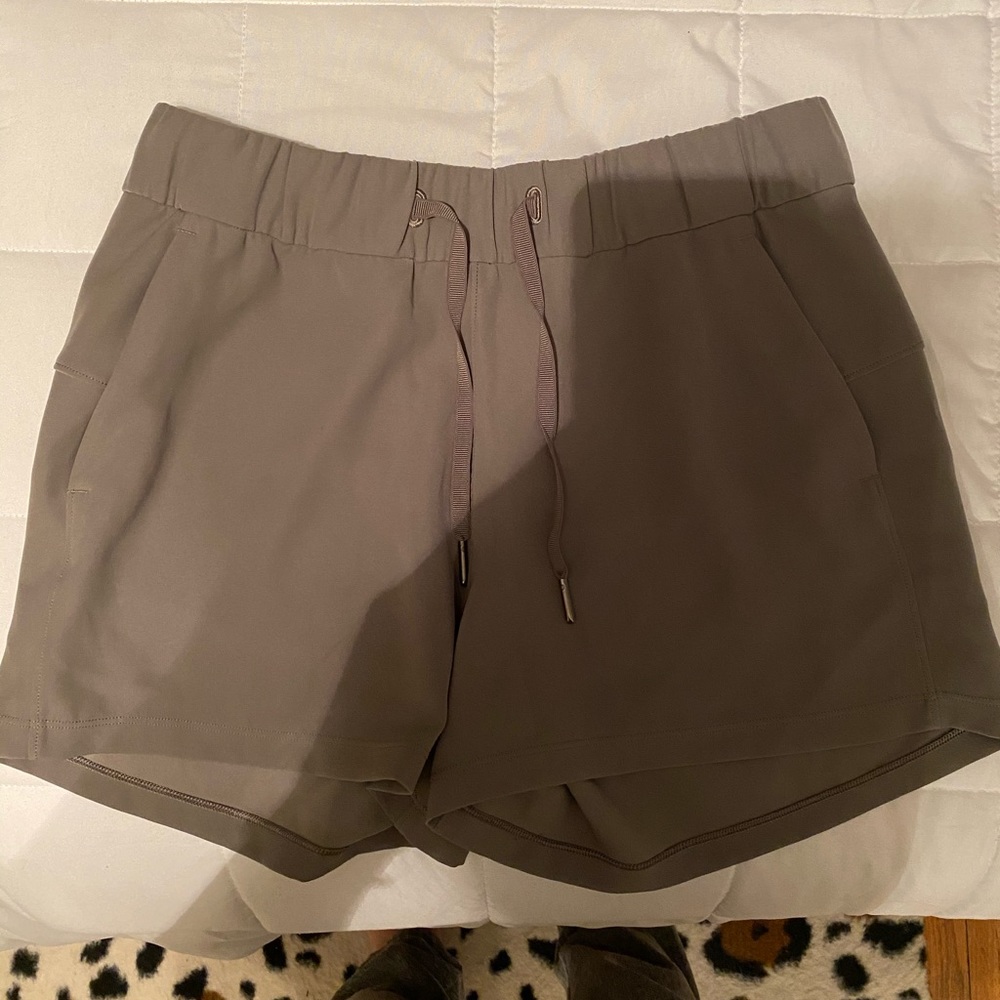 Lululemon On The Fly Short Size 6 Green